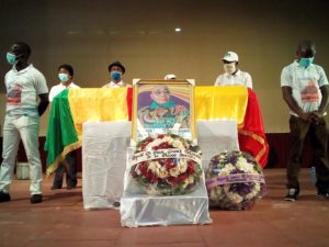 Palais du peuple: autorités administratives parents, amis et collaborateurs rendent hommage à feu Louis M'Bemba