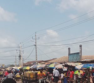N’Zérékoré: la sécurisation des marchés oppose le maire et le président de la chambre régionale du commerce