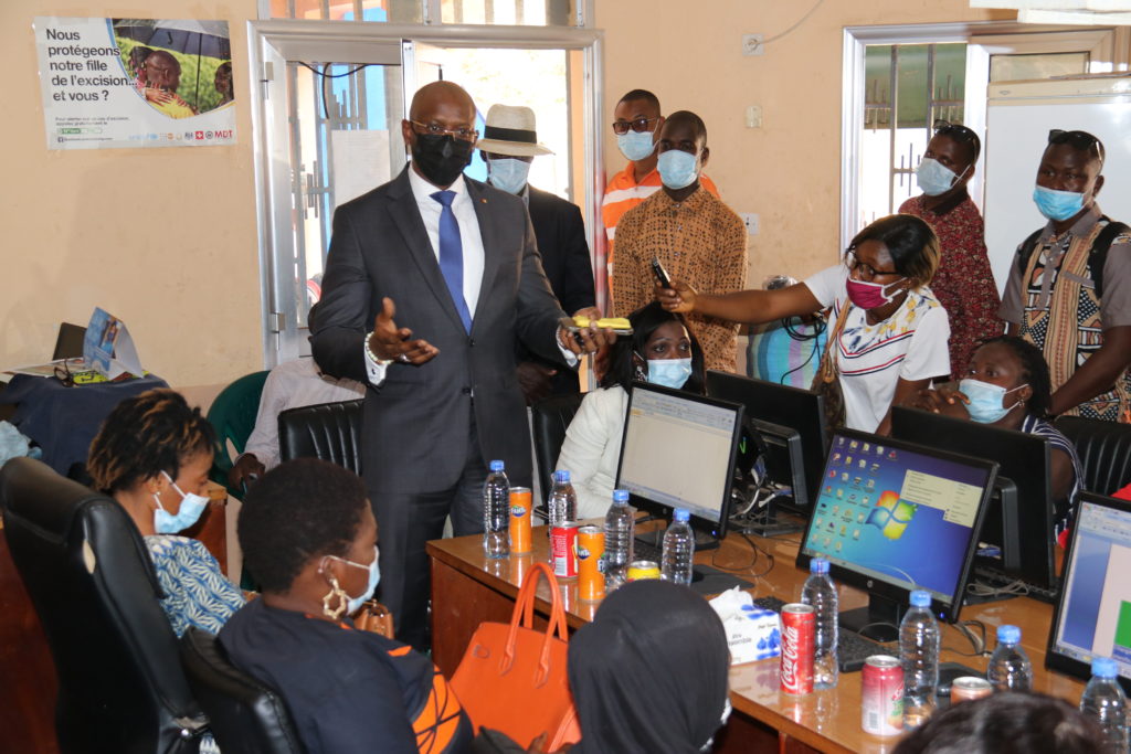 Autonomisation des femmes: remise d'une salle d'informatique au CAPF de Matoto, "une initiative présidentielle"