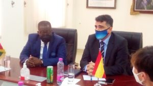 Conakry: le nouvel Ambassadeur d'Espagne en Guinée visite les locaux de la CNSS