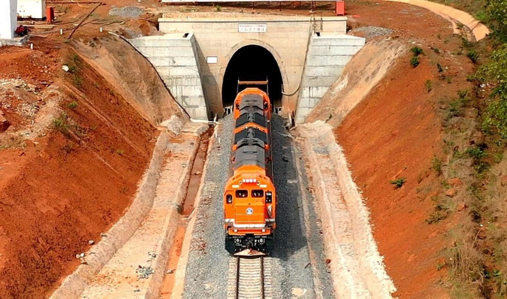 Mines-Premier test grandeur nature pour le chemin de fer Santou-Dapilon