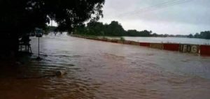 Conakry: plusieurs axes routiers envahis par des eaux pluviales