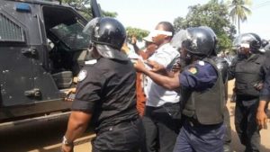 En séjour à Conakry, un étudiant espagnol accuse des forces de l’ordre de lui avoir retiré de l’argent et d’autres biens