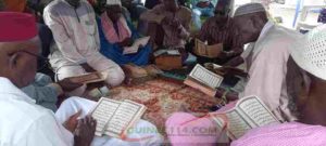 Matam: lecture du Coran organisée par les anciens de l'école Dramé Oumar, en soutien à leur ami, colonel Doumbouya