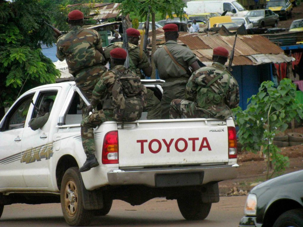 Manifs en Guinée: débordé, le gouvernement réquisitionne l'armée