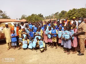 Éducation: le consortium SMB-WINING offre des kits scolaires à plus de 1000 élèves de Boké et Télimélé