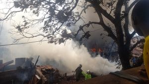 Urgent: un local de fabrication de meubles ravagé par un incendie