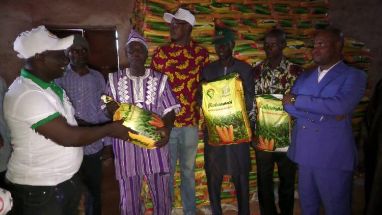 Siguiri: remise d'intrants et de semences aux producteurs de maïs