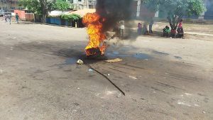 Arrestation des membres du FNDC: Des manifestations de colère paralysent la circulation sur la route de Prince