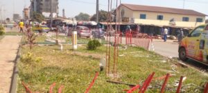 Conakry: le rond-point aménagé de la cité Enco5 détruit en partie par un camion ivre