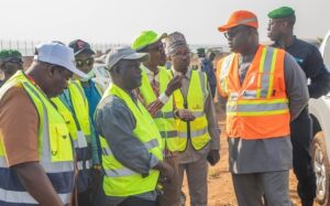 Infrastructures: le ministre et Premier ministre sur le chantier de la route Boké-Québo