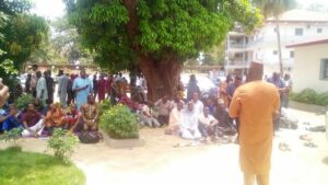RTG: les grévistes effectuent la prière du vendredi au sein du ministère de tutelle