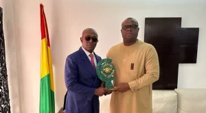 Football : Amadou Diaby à Conakry pour répondre à l’invitation du Premier Ministre Dr Bernard Goumou