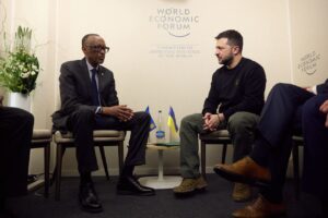 Davos: rencontre symbolique entre les présidents Zélensky et Paul Kagamé  