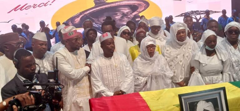 Culture: l'Etat et le peuple guinéens rendent un dernier hommage mérité à feu Mory Djely Denn Kouyaté...