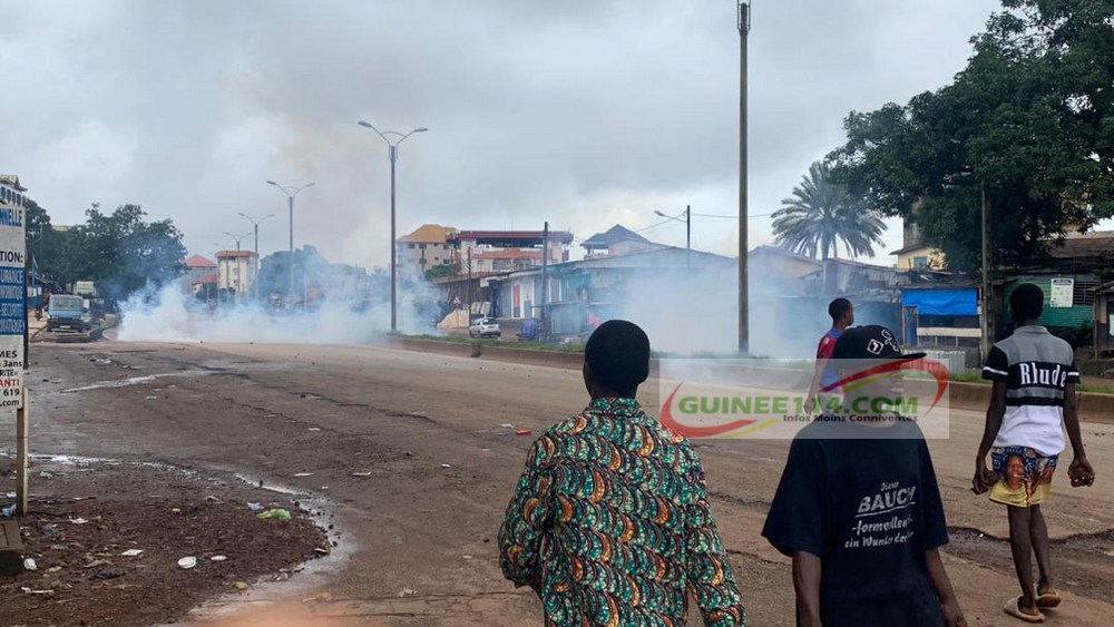 Une manifestation dispersée à Bomboli illustre le climat de tension politique à Conakry