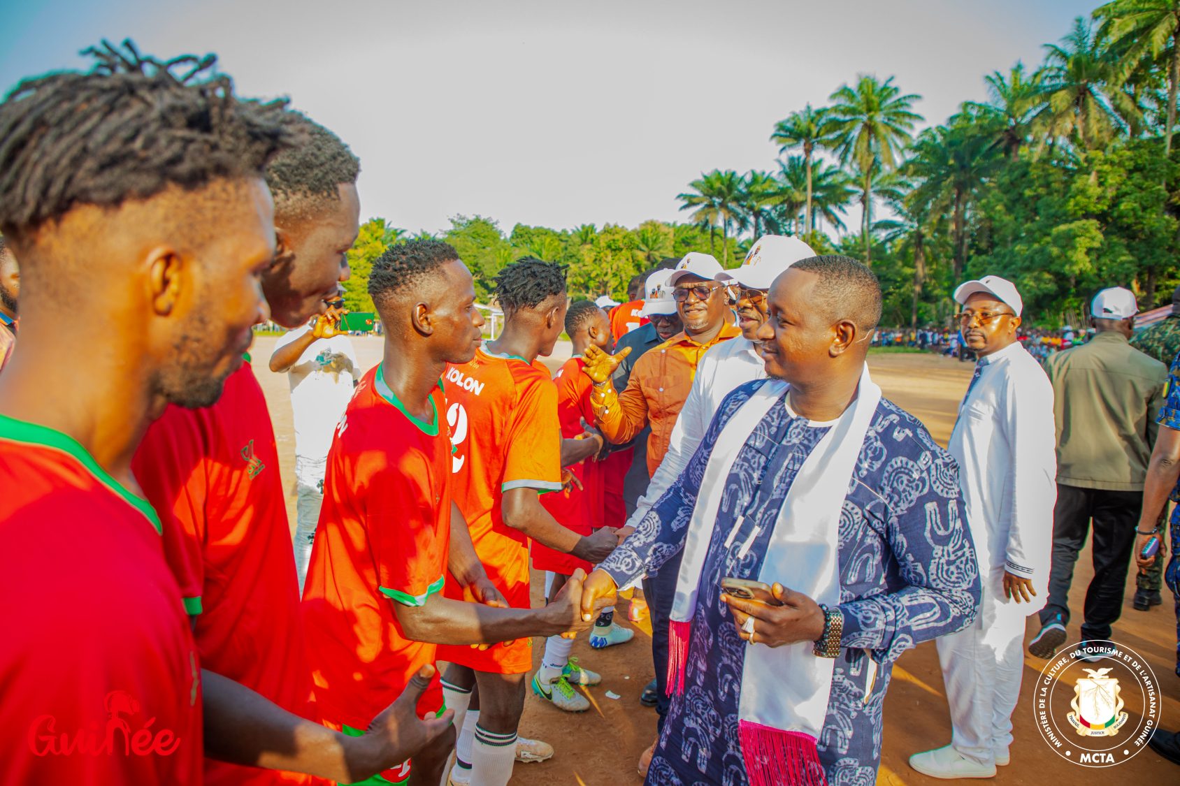 Boké: le Ministre Moussa Moïse SYLLA assiste à la finale du tournoi de football doté du trophée du Président de la République à Makountan