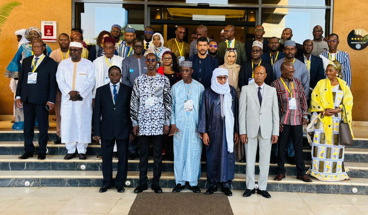 Bamako: les régulateurs de médias africains observent une minute de silence pour la Guinée