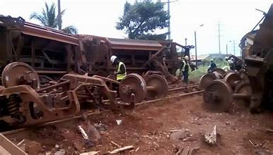 Accident ferroviaire à Kakimbo : un train minéralier de la Rusal entre en collision avec un camion 
