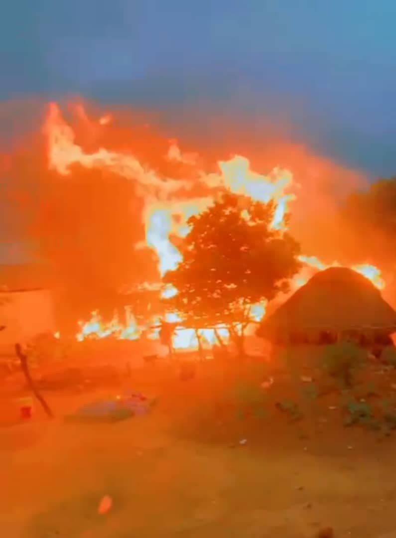 Incendie à Sinta (Télimélé) : plus de 15 cases ravagées dans le district de Sansandji  
