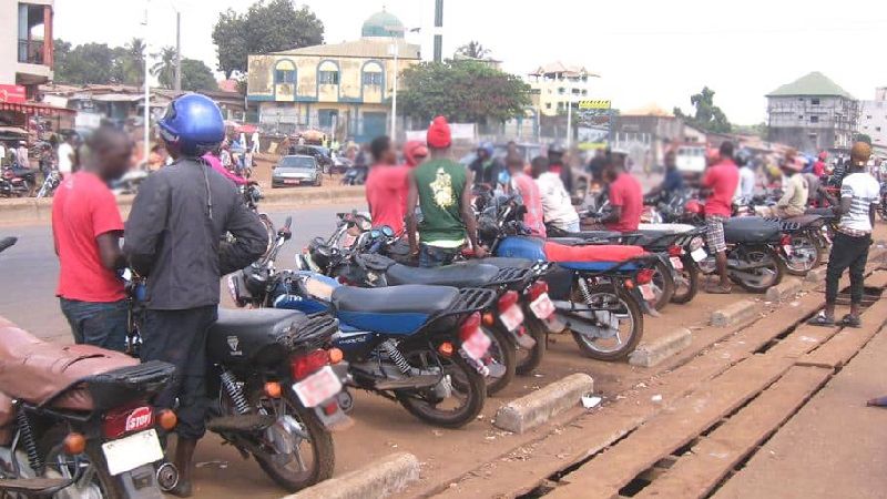 Transport en commun : Le mouvement syndical guinéen sollicite la levée d'interdiction des taxi-motards à Kaloum