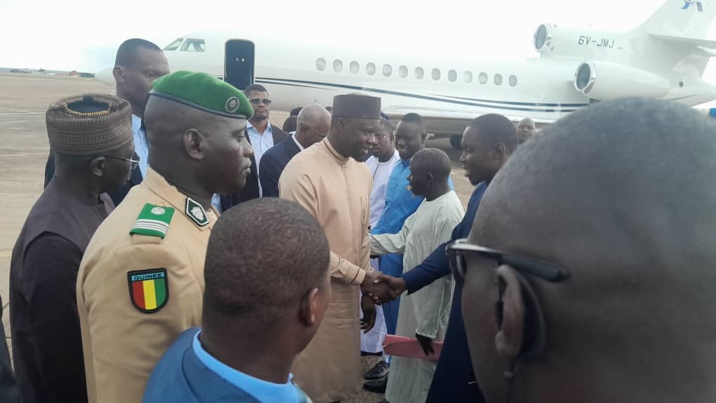 Coopération: le Premier ministre sénégalais Ousmane Sonko accueilli à Conakry pour une visite officielle